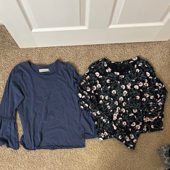 Abercrombie & Fitch Blue and Floral Tops size Medium - Picture 1 of 3